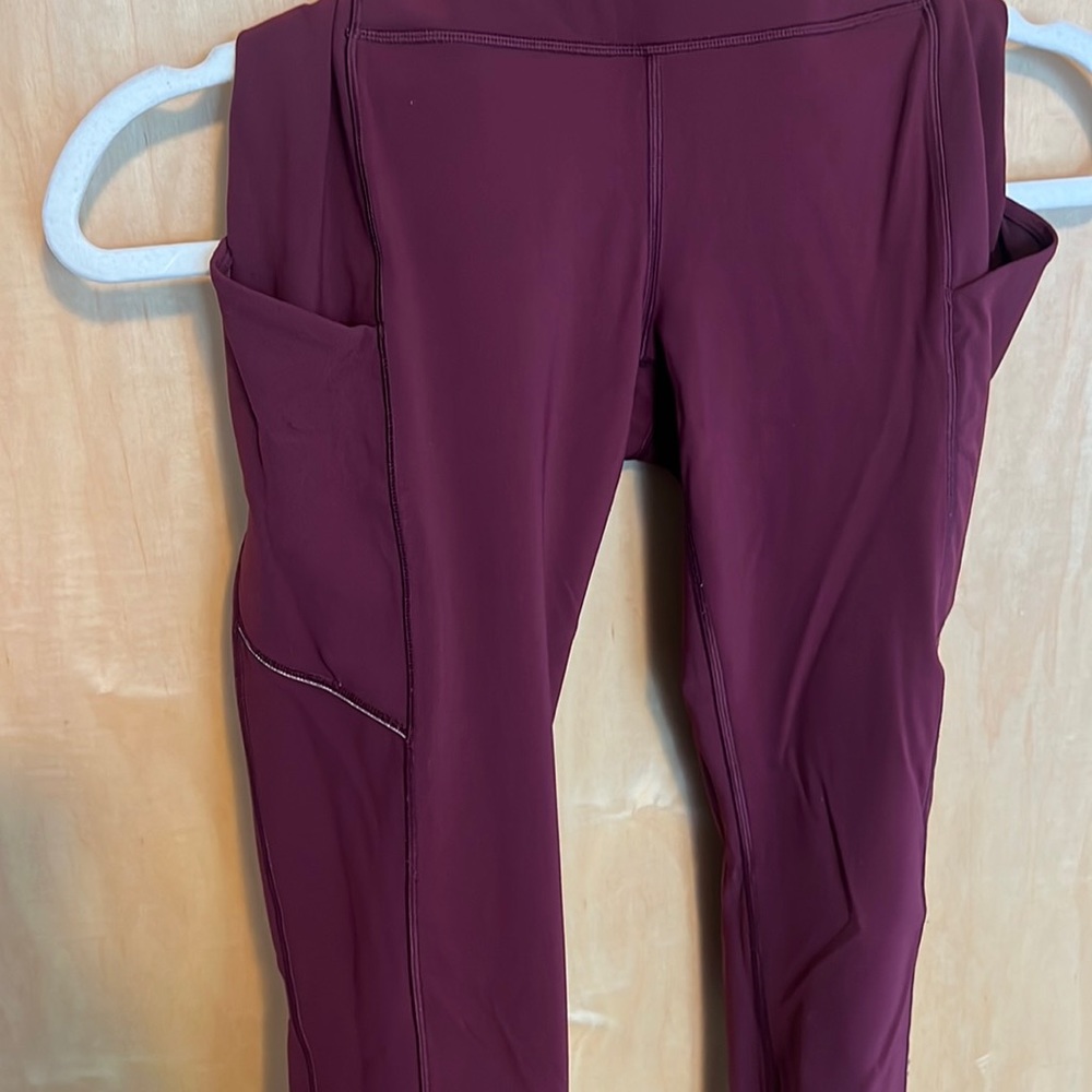 Lululemon Size 4 Maroon/Cranberry Colored Leggings